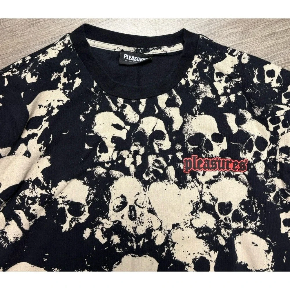 PLEASURES Despair Skull Graphic Print Crewneck Shirt Mens L Pullover Black Punk - Picture 4 of 11